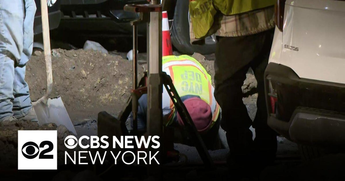 Water line leak causes issues for Upper West Side buildings - CBS New York