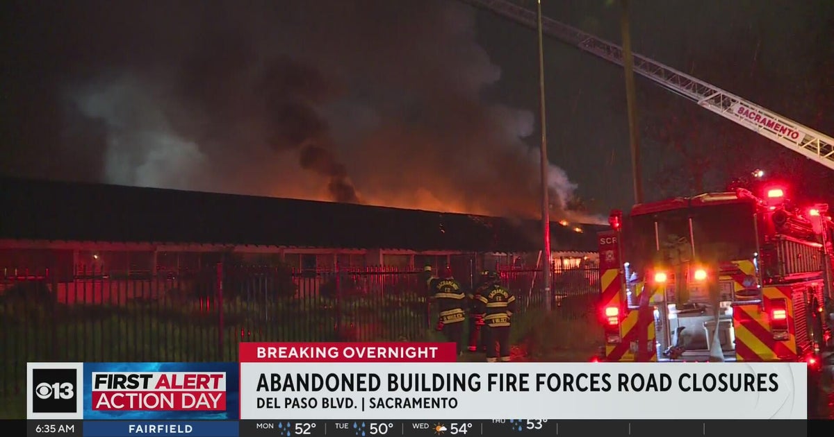Abandoned building fire in Sacramento forces road closures - CBS Sacramento