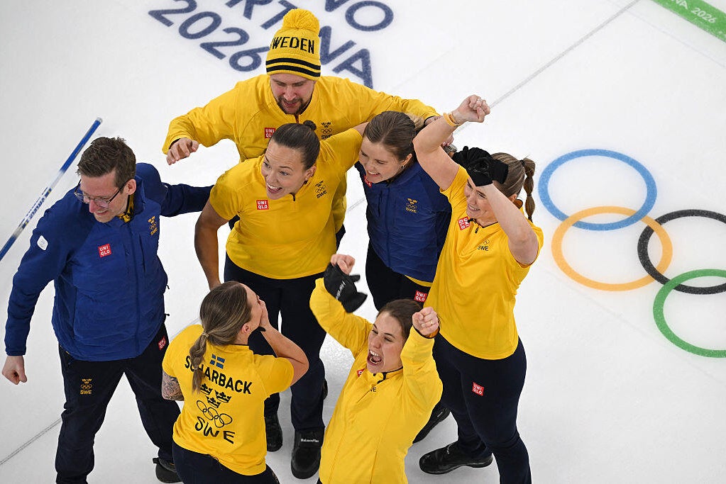 Top-ranked Canadian women upset by Sweden in curling semifinals - CBS News