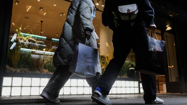 Shoppers In New York Ahead Of Retail Sales Figures 