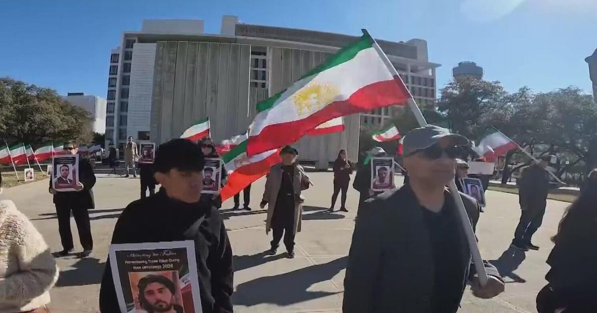 North Texans rally in support of Iranian people