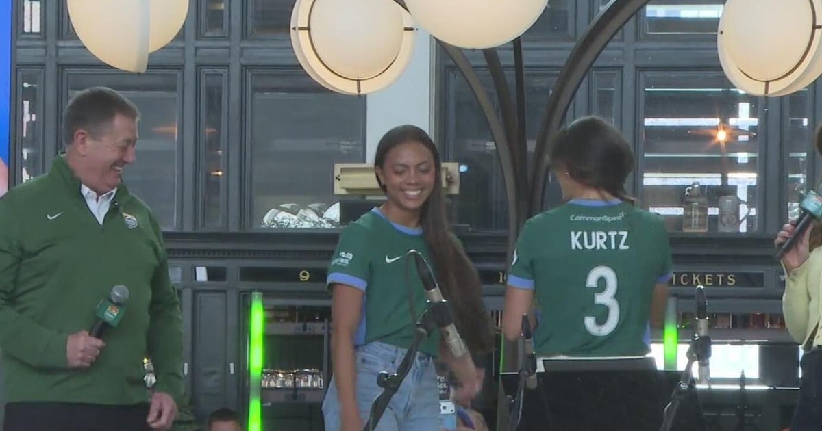 Denver Summit FC unveils home jerseys