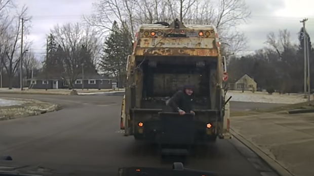 kdka-ohio-suspect-in-trash-can.png 
