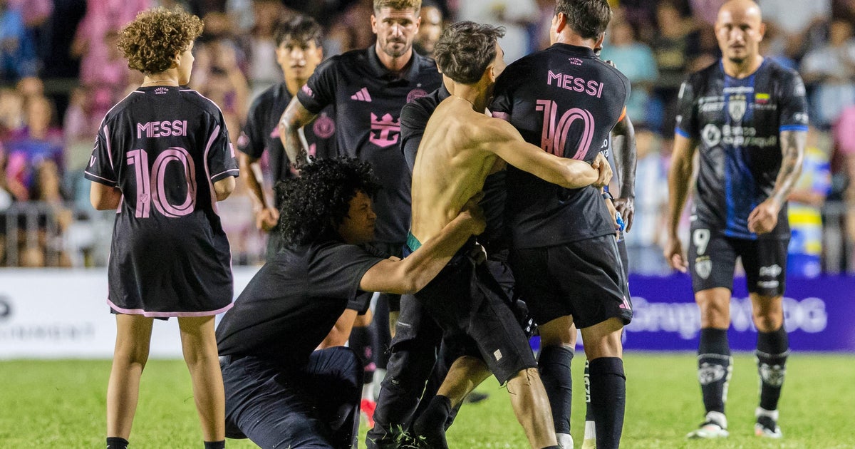Lionel Messi knocked down when fans storm pitch in Puerto Rico