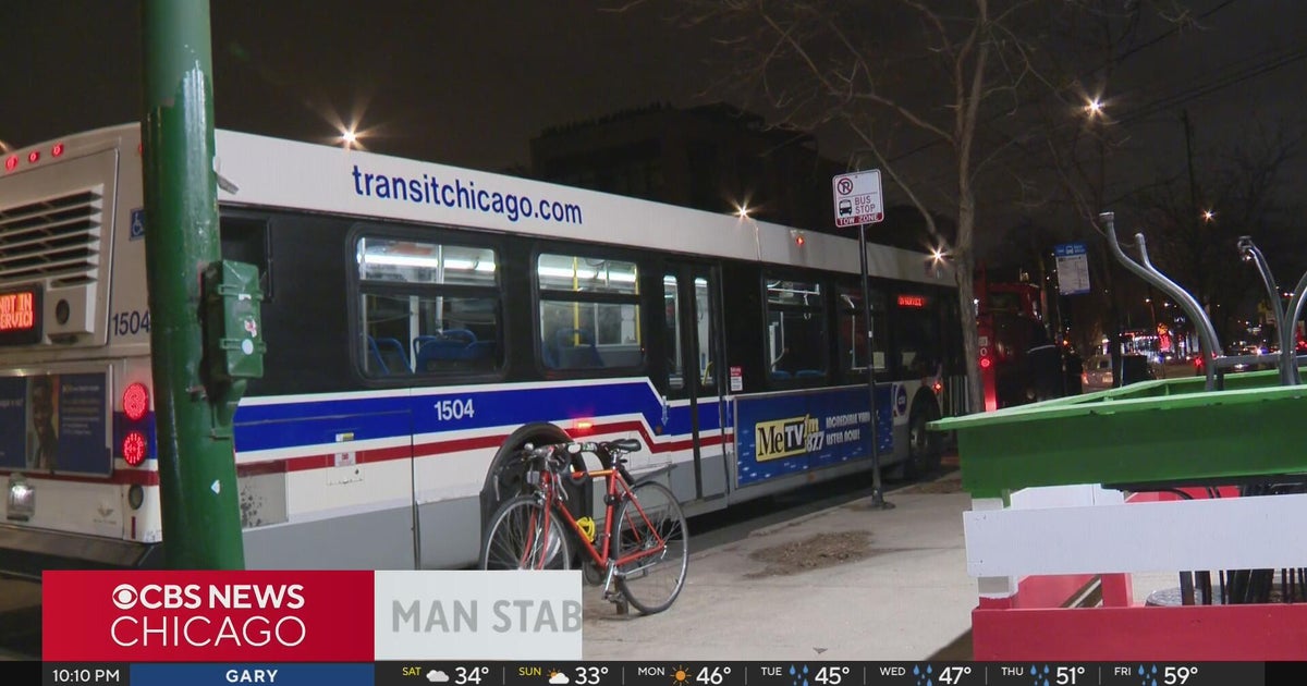 Argument leads to man being stabbed on CTA bus in West Town - CBS Chicago
