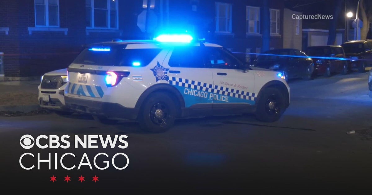 Man accused of stabbing mother on Chicago's West Side - CBS Chicago
