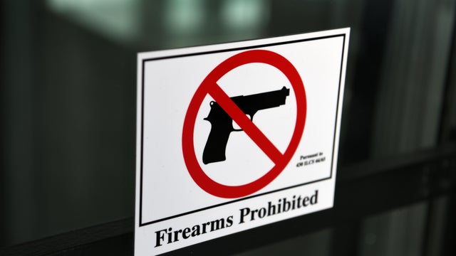 Firearms Prohibited warning sign at City of Chicago, Illinois, USA 