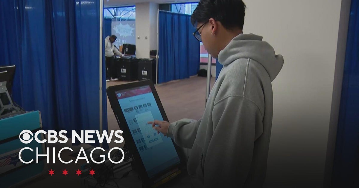Early voting expands in Chicago and suburban Cook County - CBS Chicago