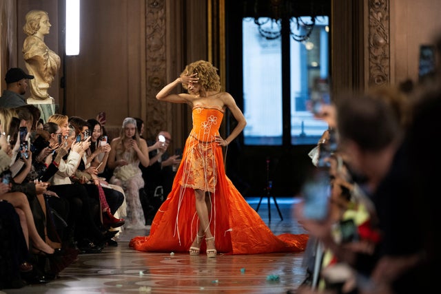 Los Angeles fourth-grader becomes youngest ever fashion designer to debut  at Paris Fashion Week - CBS Los Angeles