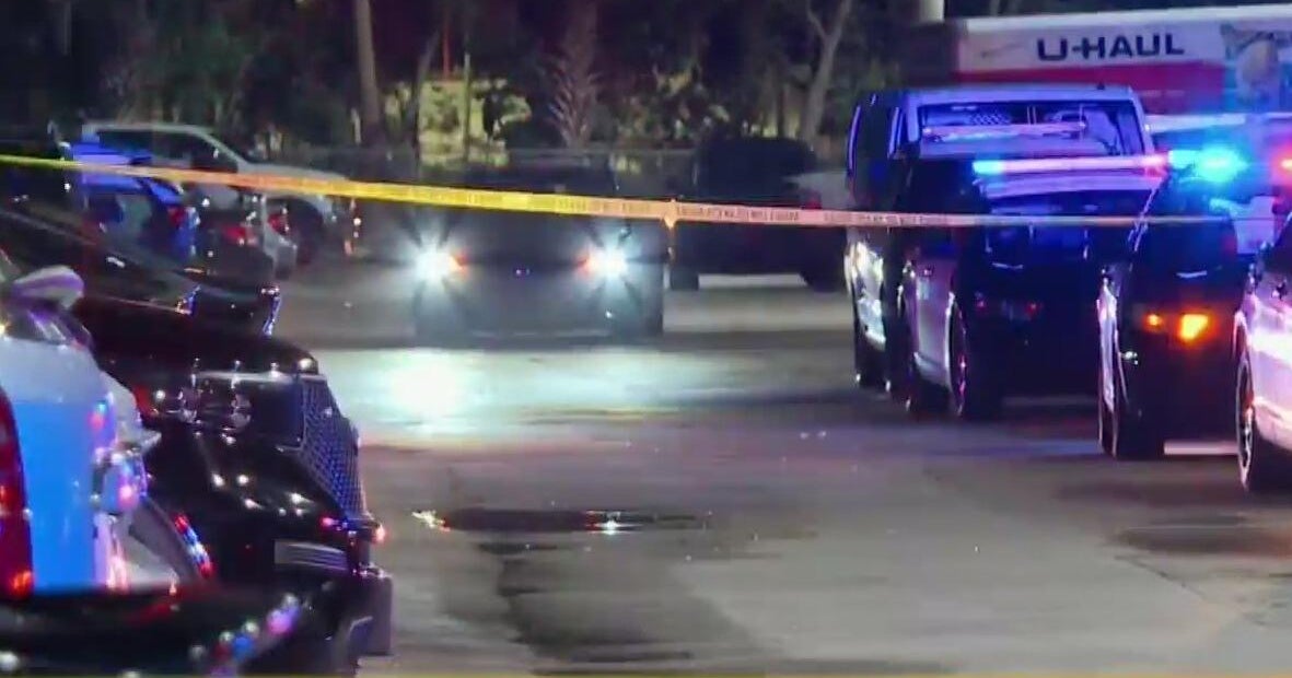2 men hospitalized, 1 in critical condition, after Lauderhill shooting spanning 2 crime scenes