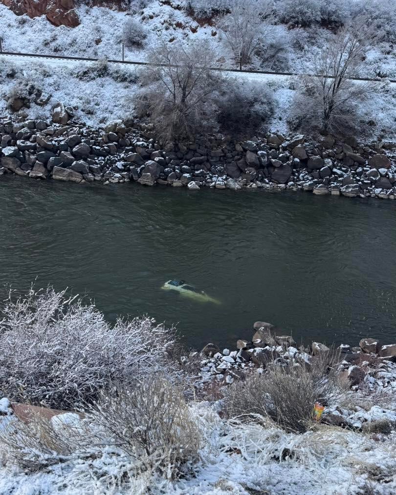 Car crashes into Colorado River in icy conditions - CBS Colorado