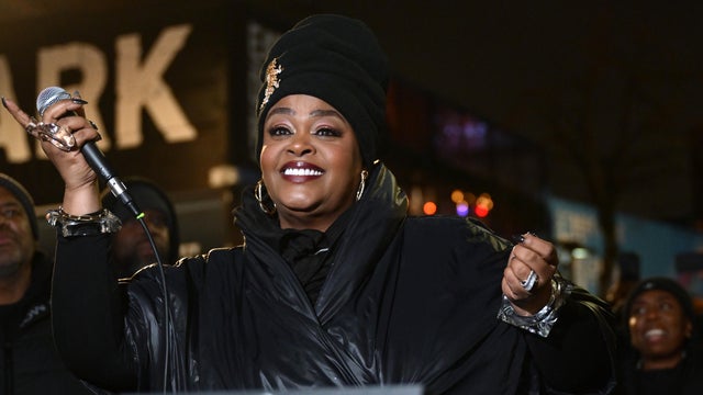 Jill Scott Performs With DJ AG On Camden High Street 