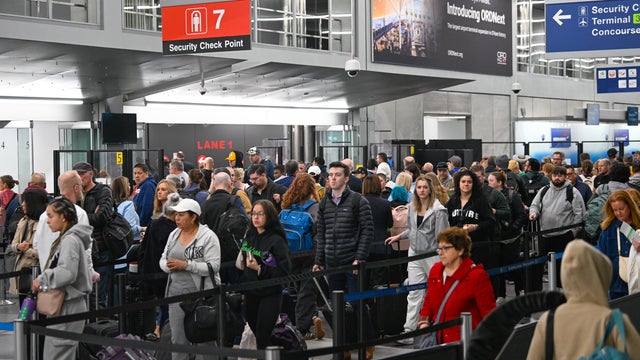 Partial government shutdown continues at airports in Chicago 