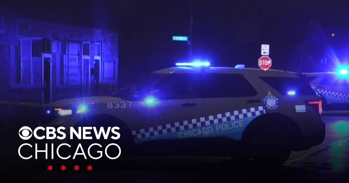 Hit-and-run leaves woman dead in South Chicago - CBS Chicago