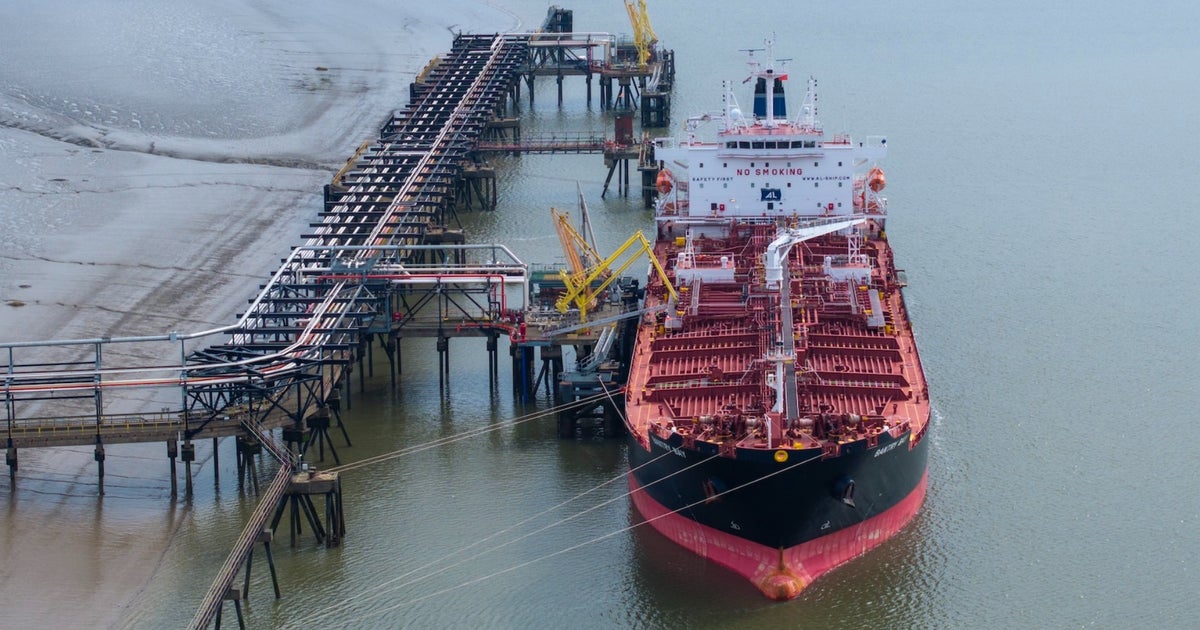 Ayatollah Mojtaba Khamenei says Strait of Hormuz will remain closed, oil prices climb