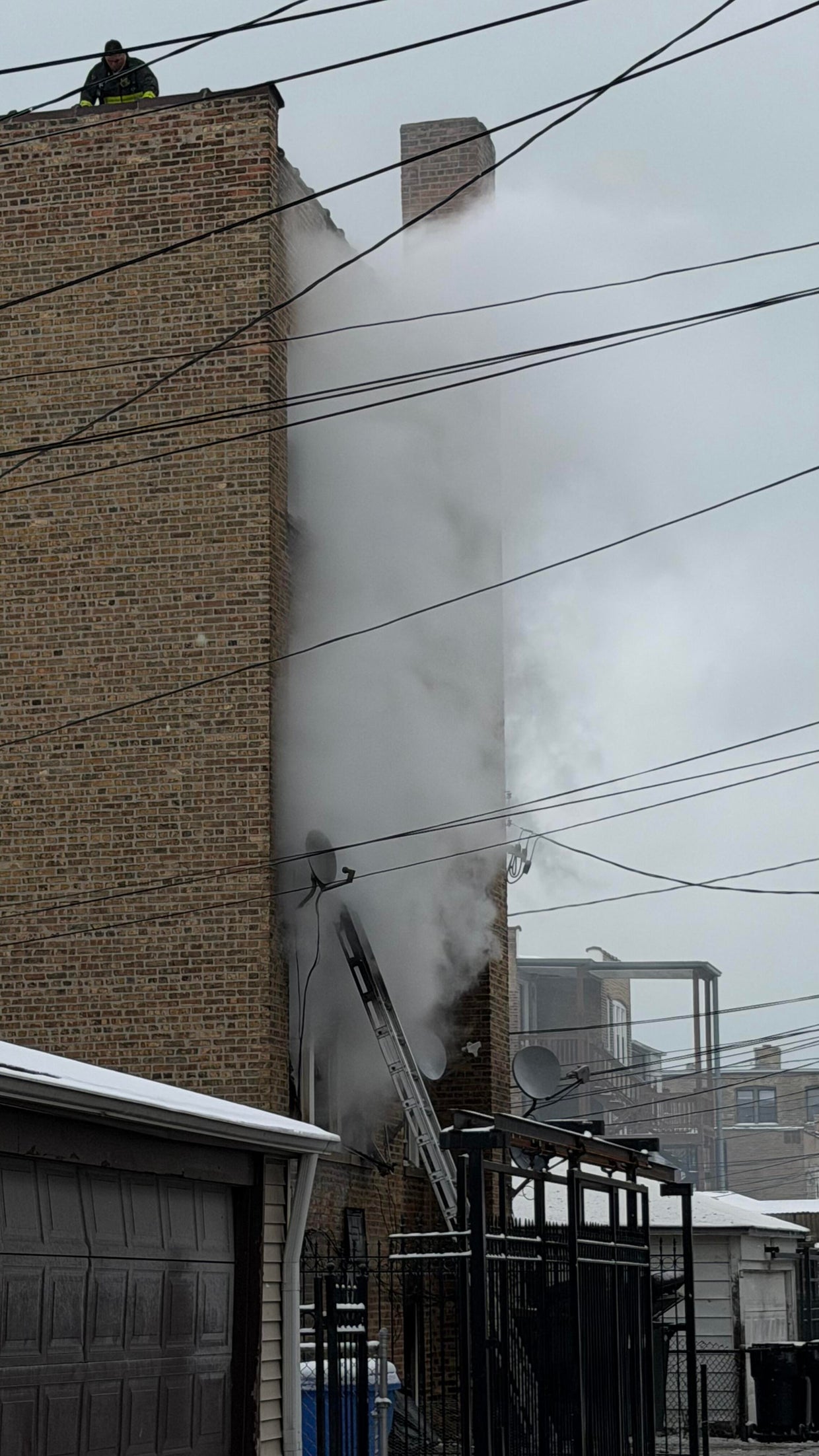 Chicago firefighter seriously hurt in extra-alarm apartment building ...