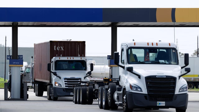 Oil Swings As Investors Monitor Threats To Middle East Energy 