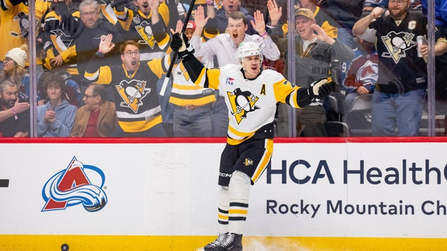 Pittsburgh Penguins v Colorado Avalanche 