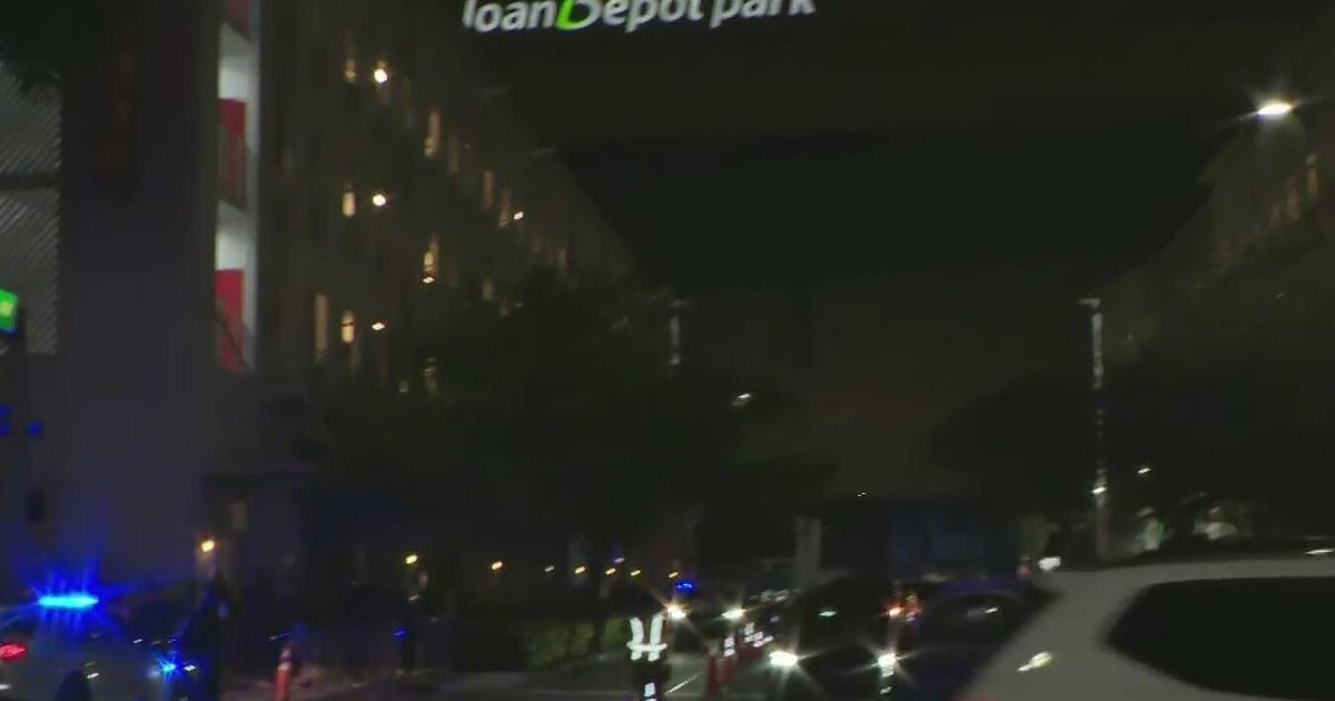 Fans from both teams react to Venezuela’s win over Team USA in the World Baseball Classic