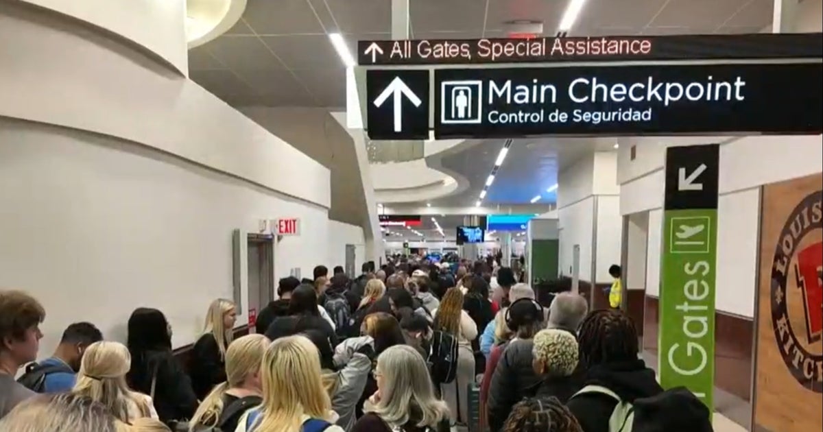 Calls grow to fund TSA as travelers' frustration grows