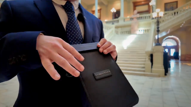 cyberpouch.png 