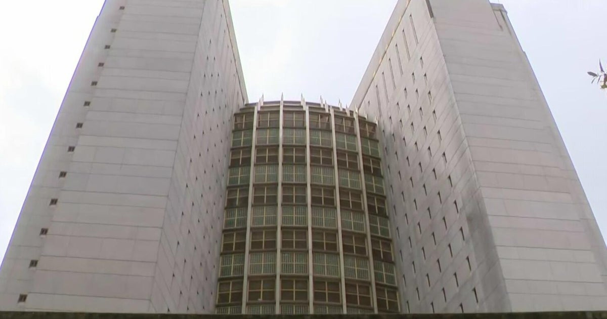 Downtown Miami residents are complaining over federal detention center noisy air conditioning units