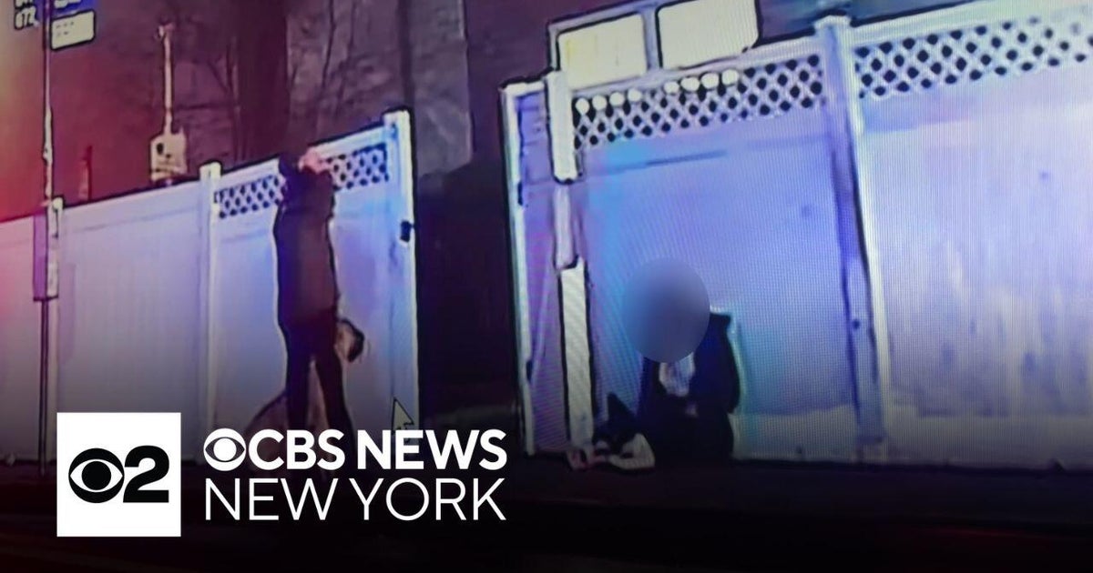 Good Samaritan who helped Queens stabbing victim speaks out - CBS New York