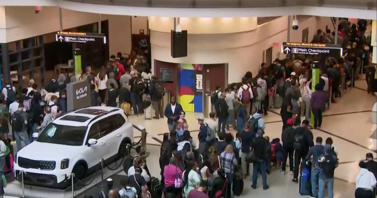 Frustrated flier says "we should not be punished" over funding fight in Congress