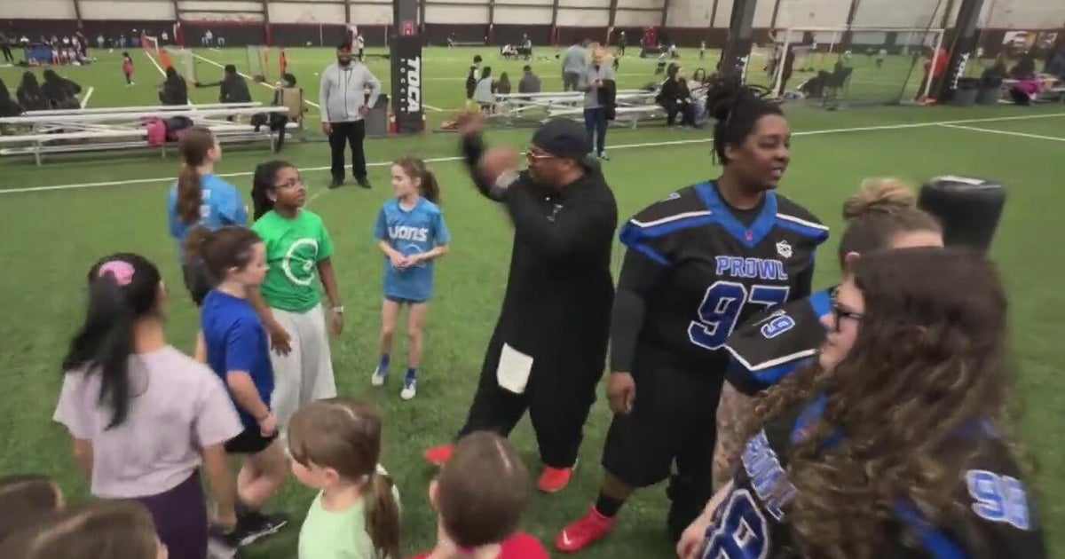 Girl Scouts Receive Football Training from Detroit Prowl Players