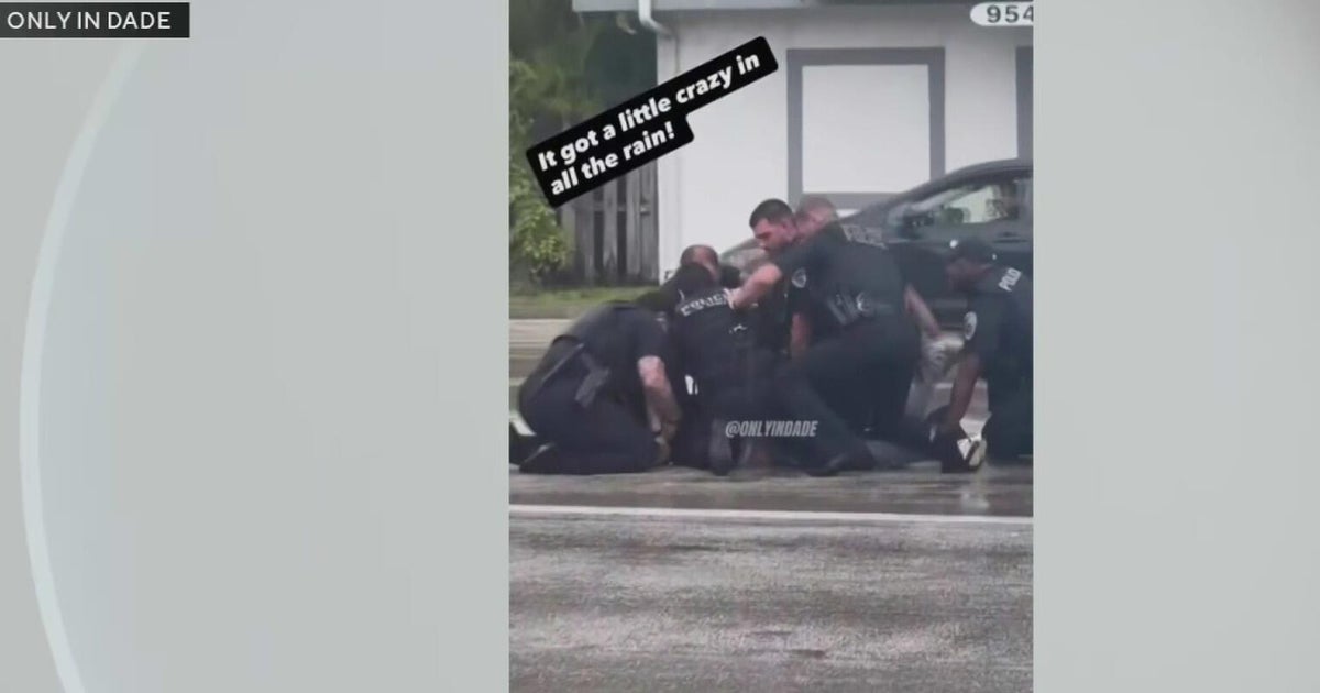 Broward police officers under investigation for forcibly arresting a man accused of committing a lewd act