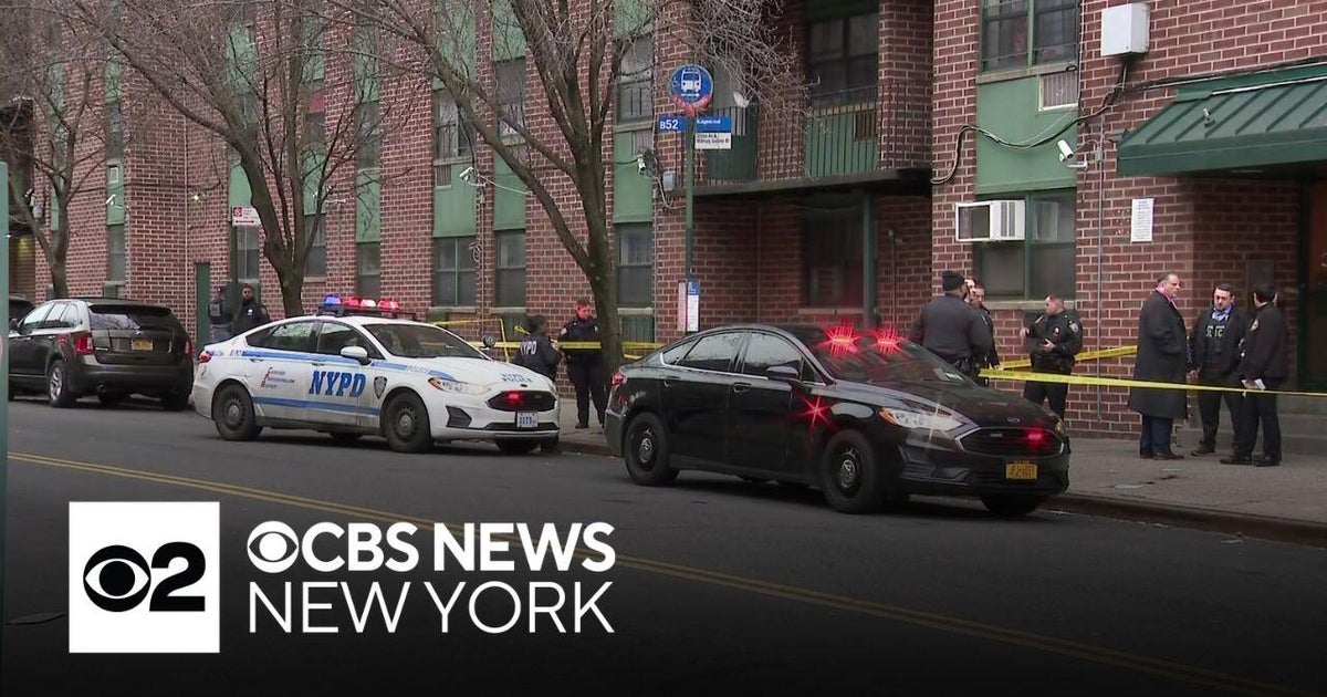 Teen boy shot in Brooklyn - CBS New York