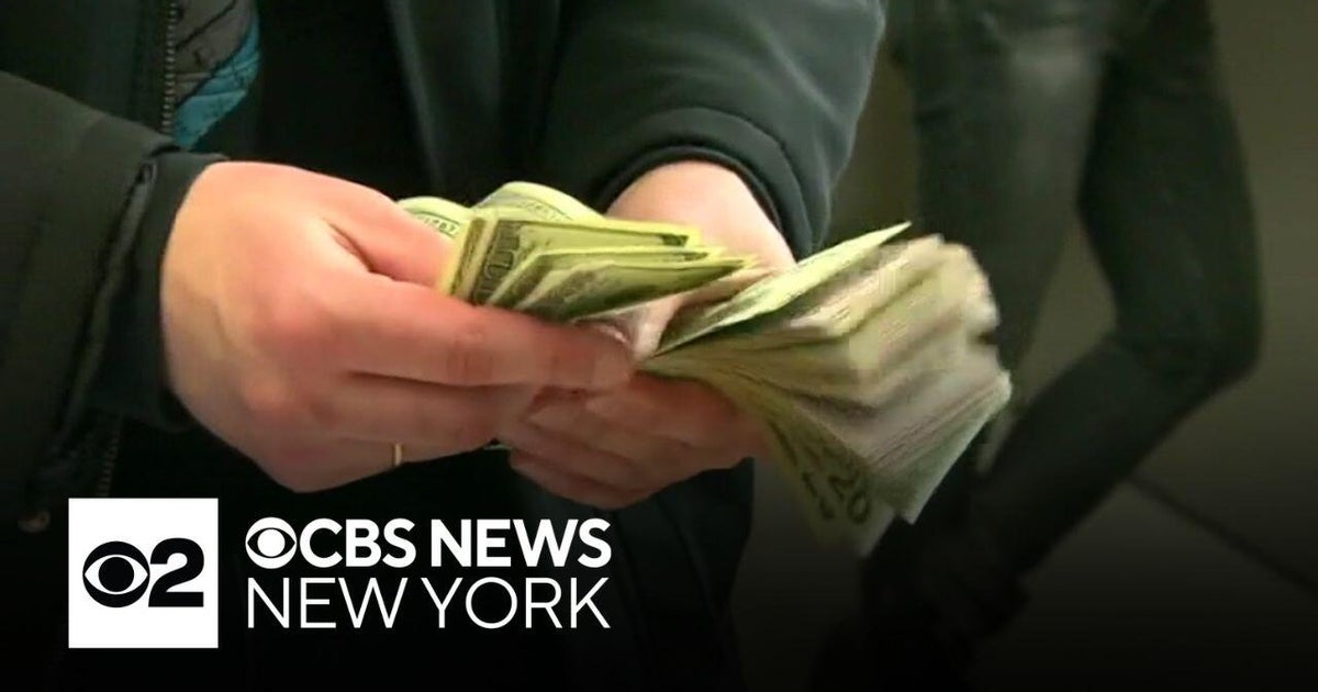 It's now illegal for N.Y. food and retail stores to refuse cash