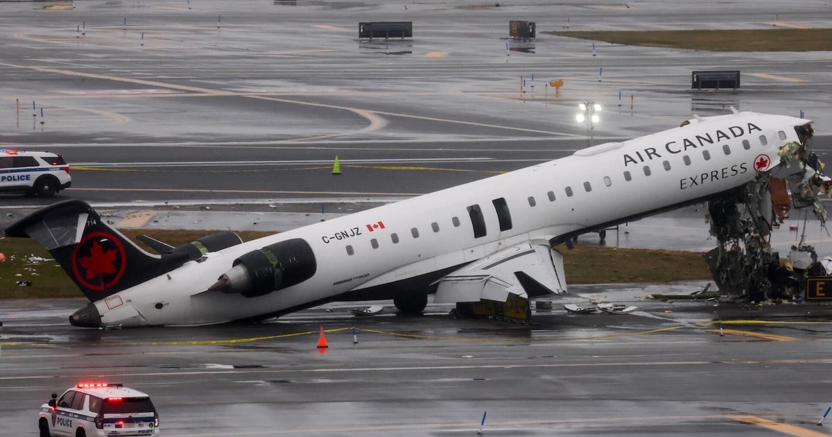 Timeline of LaGuardia Airport runway collision between passenger jet and rescue truck