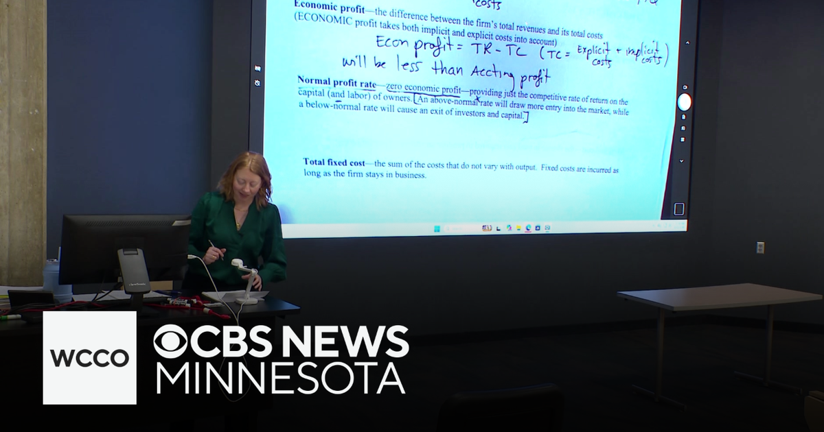Minnesota economy teacher uses WNBA as real-world example