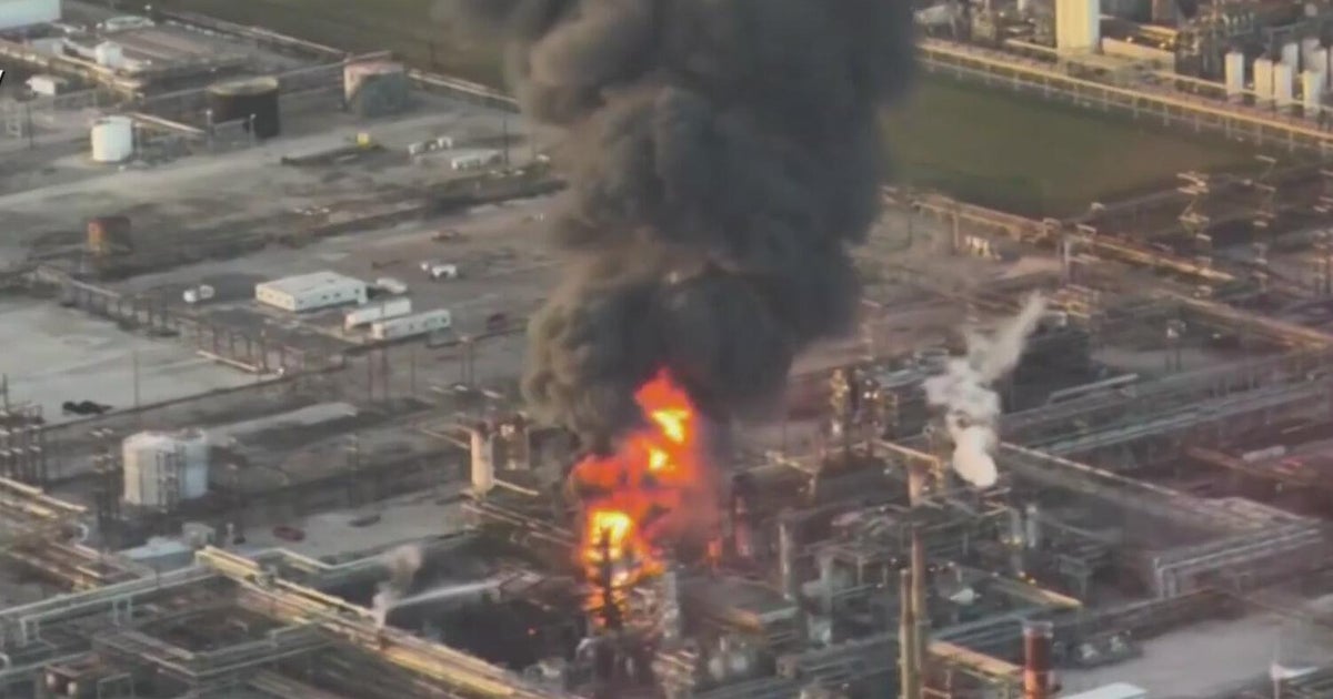 Explosion at Texas Valero oil refinery sends smoke, flames into the air ...