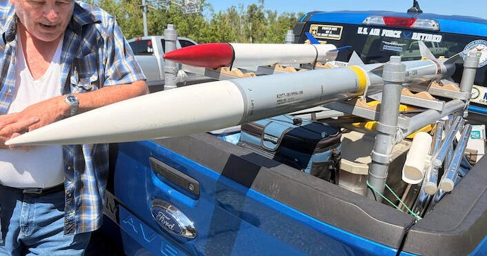 Florida man with missiles mounted on truck pulled over after calls from concerned drivers