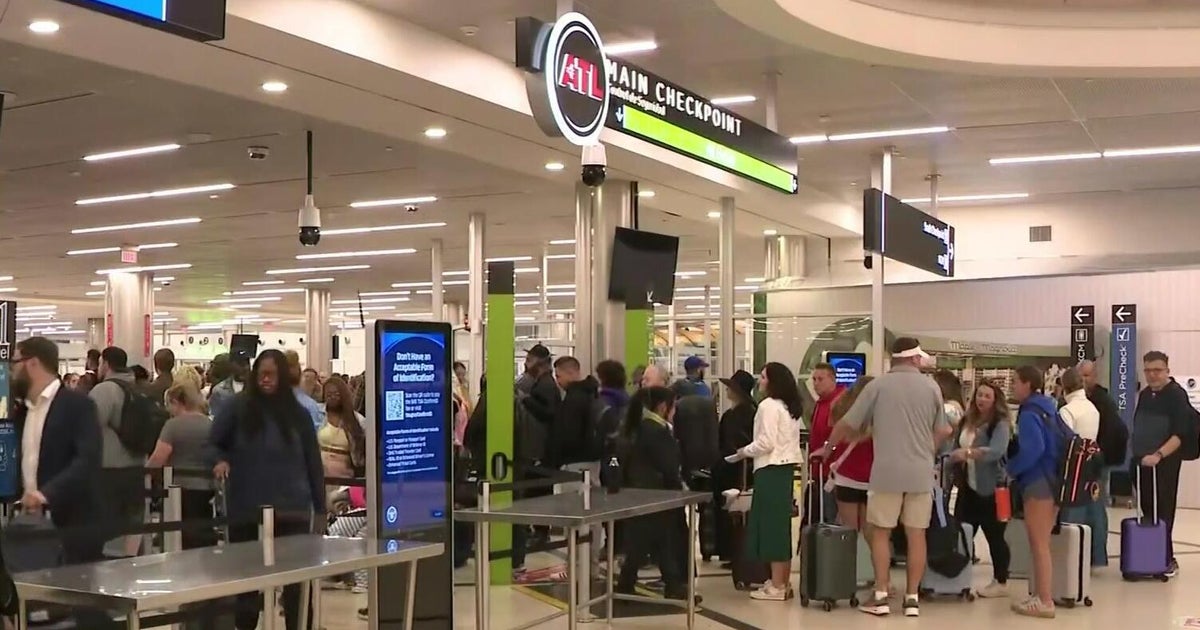 TSA workers may miss another paycheck as deal to end partial government shutdown looks uncertain