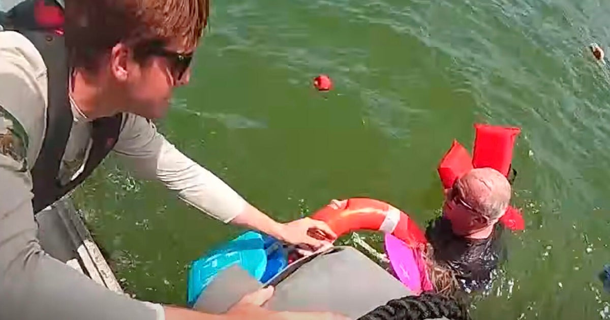 Dramatic video shows Florida deputies saving 11 people after pontoon boat flips over