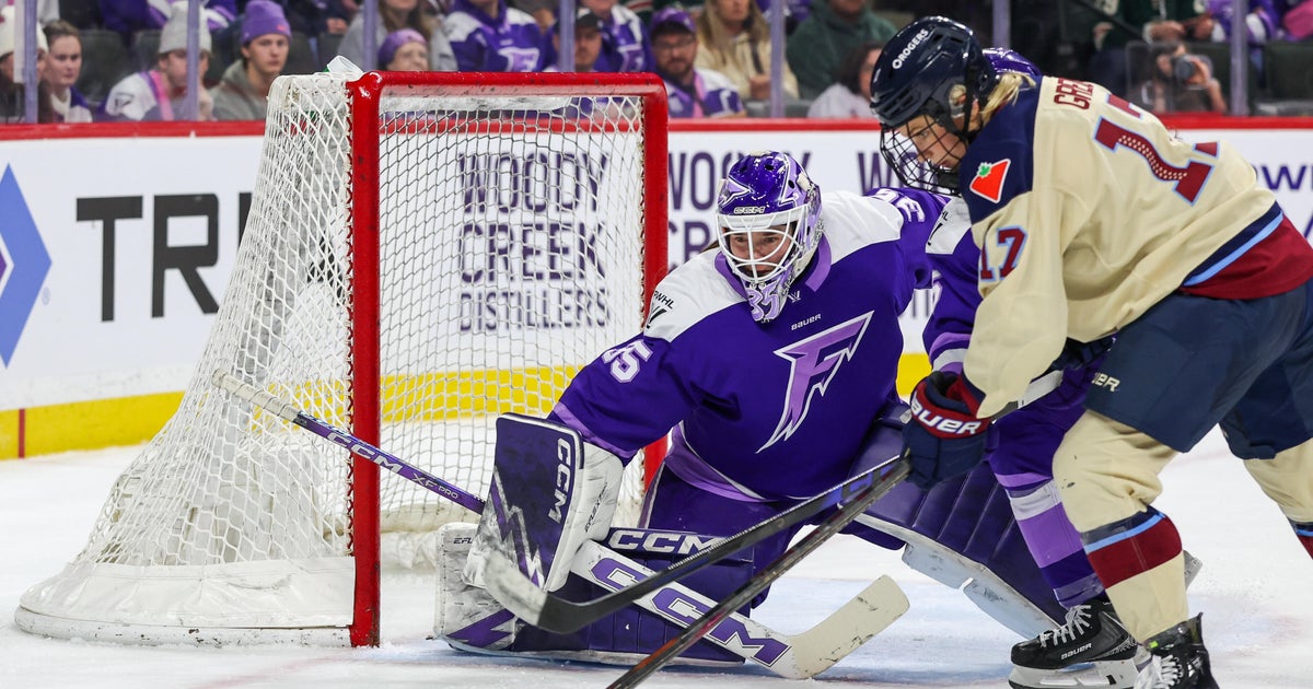 Ann-Renée Desbiens earns 5th shutout and the Victoire beat the Frost 3-0 to sweep season series