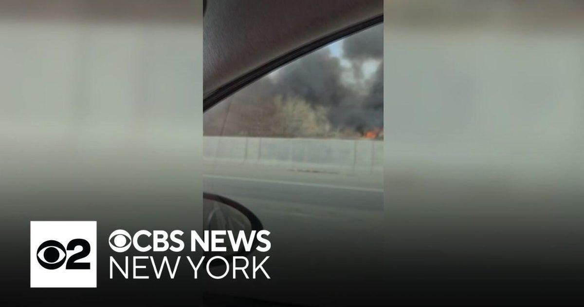 Crews battle Newark brush fire - CBS New York