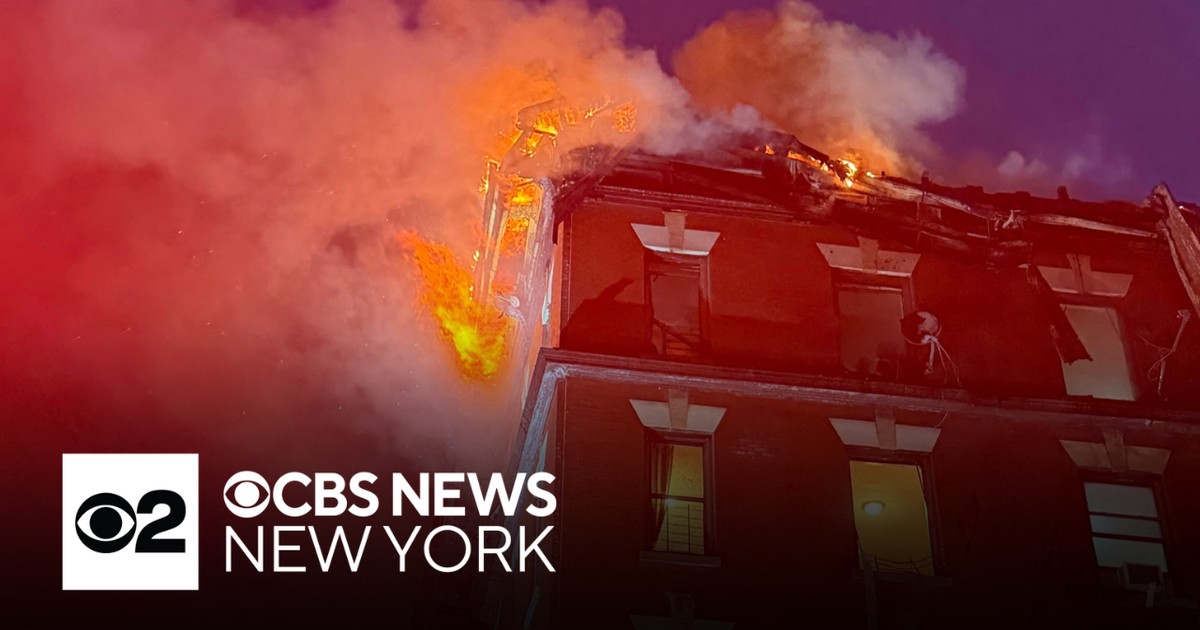 1 killed, 4 injured after massive fire in Bronx apartment building ...