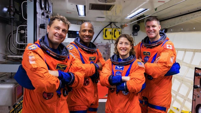 crew3.jpg 