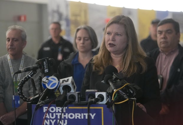 FAA closes LaGuardia Airport after deadly runway collision kills 2 