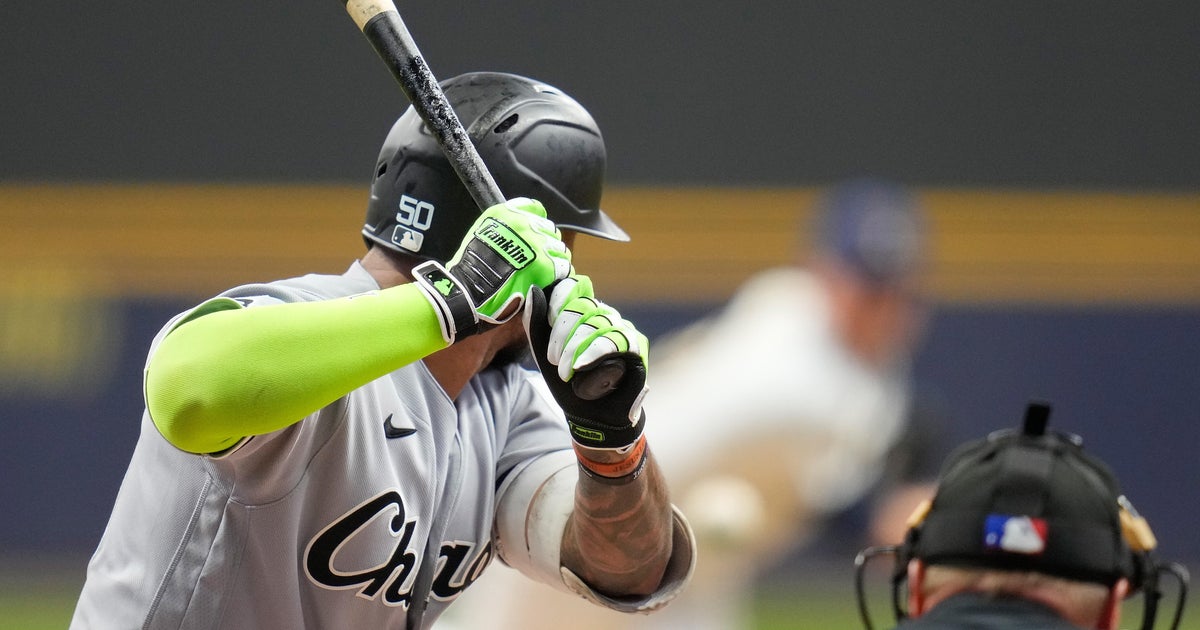 Murakami's home run isn't enough, Brewers beat White Sox