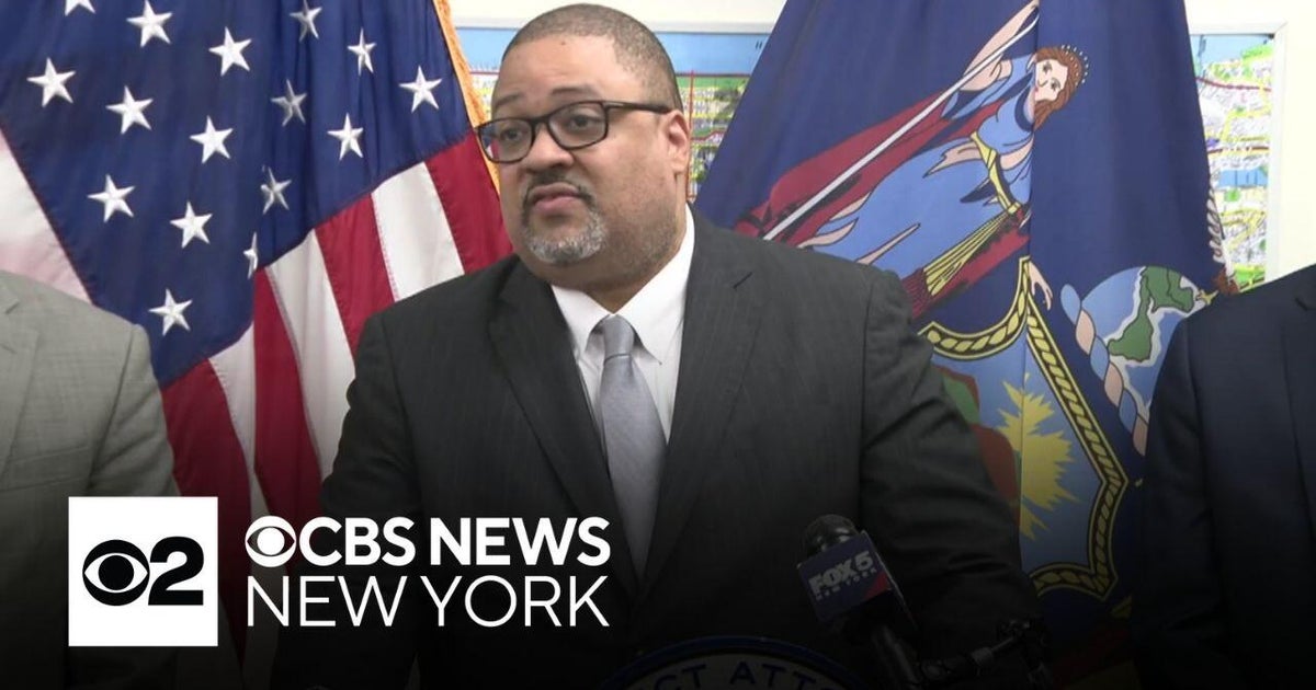 Bribery charges announced against former NYC Buildings supervisor - CBS ...