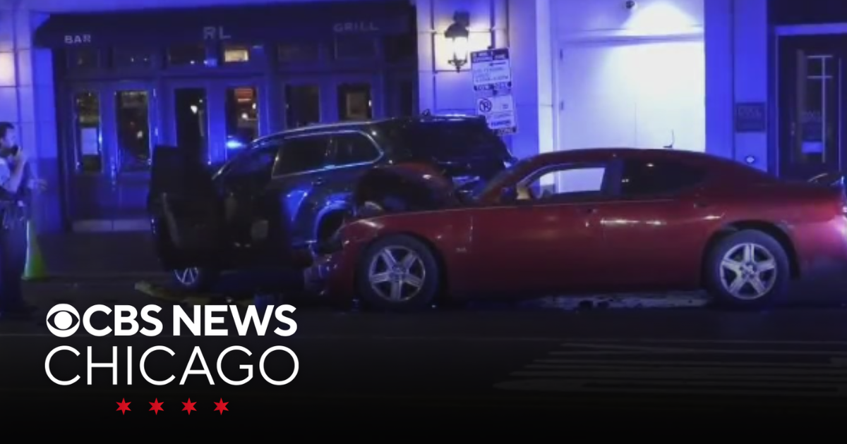 Shooting, crash leaves 2 injured on Chicago's Near North Side - CBS Chicago