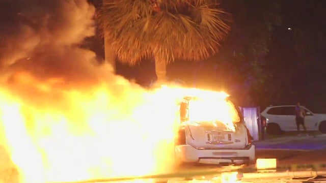 cbsmiami-miami-car-fire-1.jpg 