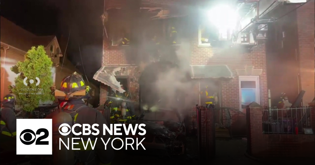 4 injured during fire at Bronx building, FDNY says - CBS New York