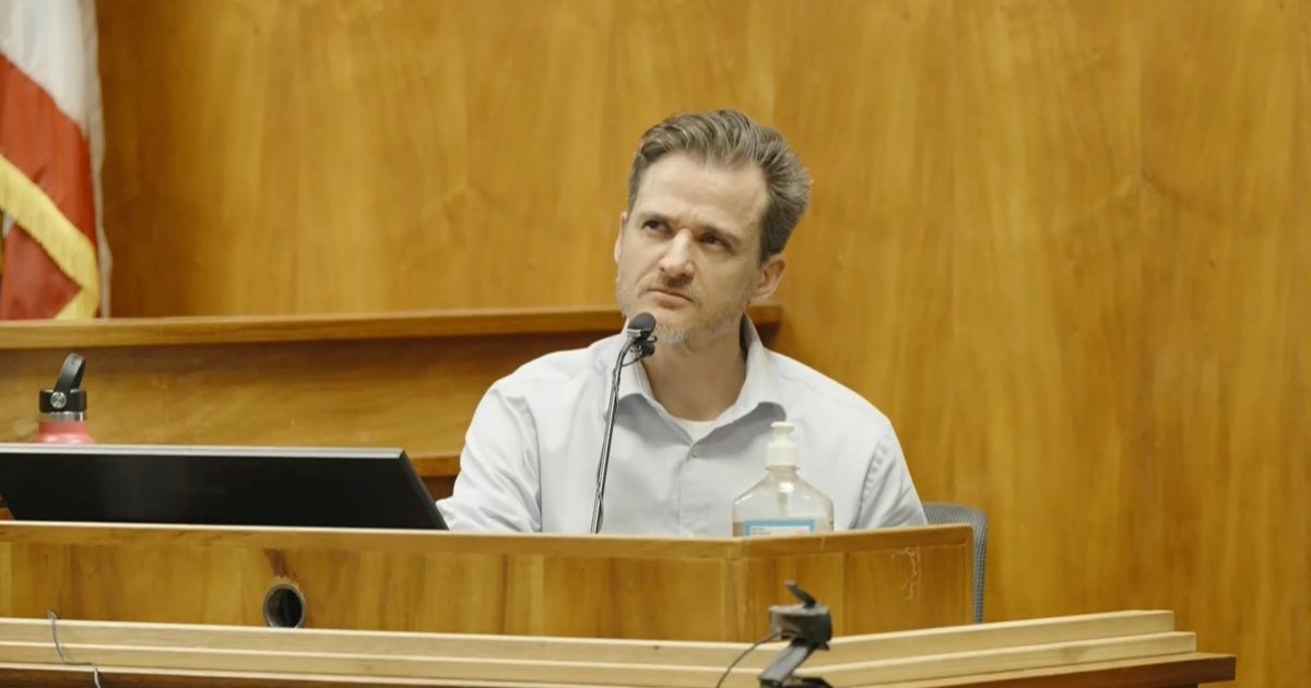 Maui doctor claims self-defense at trial: "I almost went off the cliff"