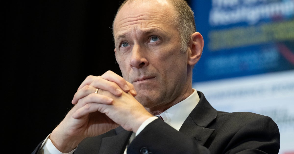 Chicago Fed President Austan Goolsbee sees inflation from Iran war as risk to 2026 rate cuts